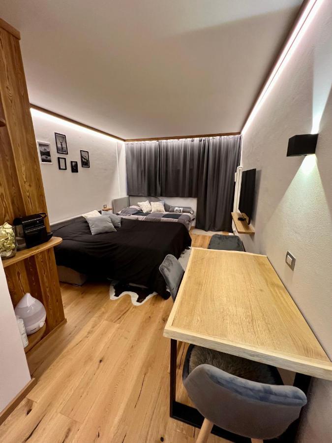 Cozy Studio Apartment Брей-Червінія Екстер'єр фото